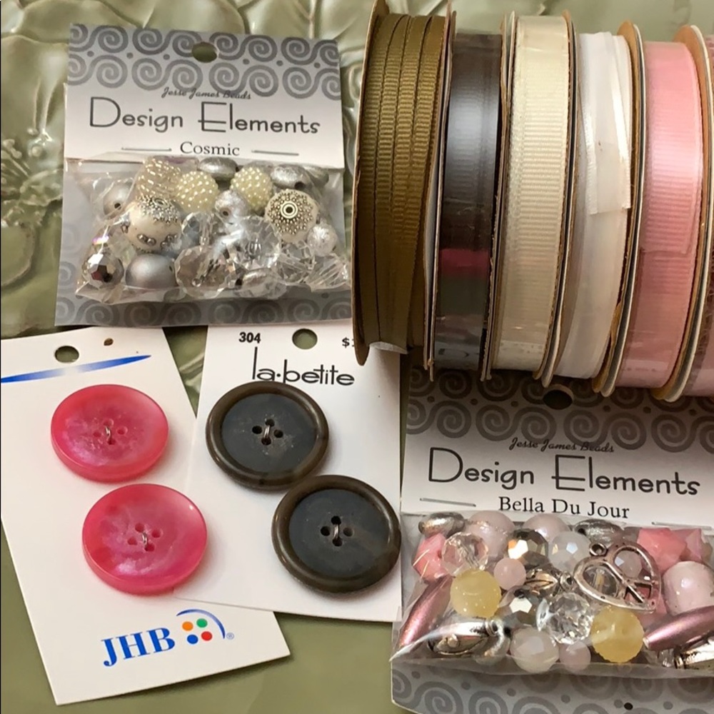 Ribbon, Buttons & Jewels - Picture 4 of 4